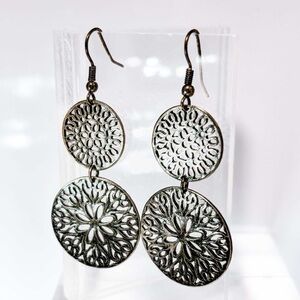 NEW - Bohemian Chic Silver Filigree
Mandala Floral Dangle Earrings
(67/80)